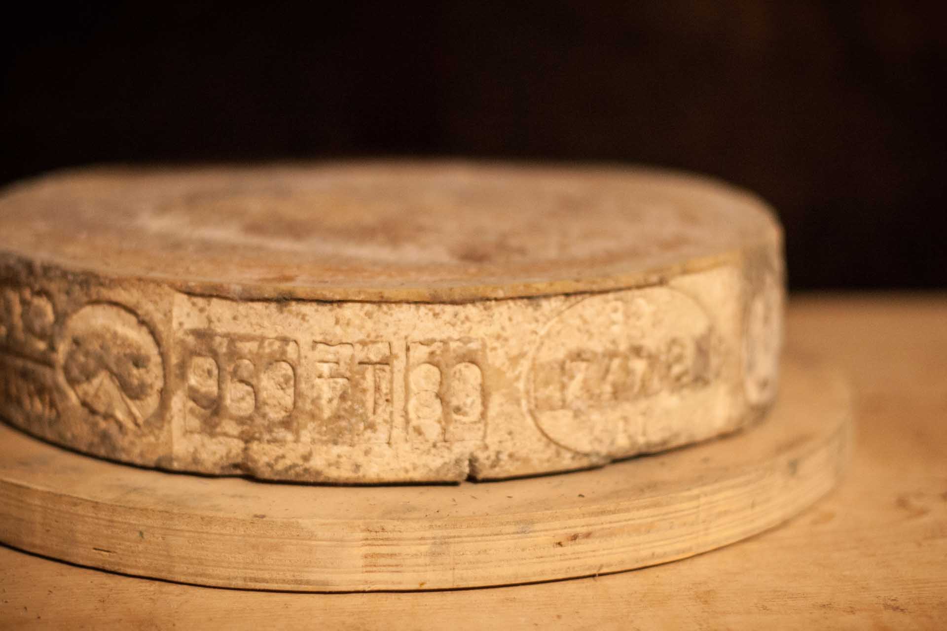Forma di formaggio latteria - Macelleria Beccalli